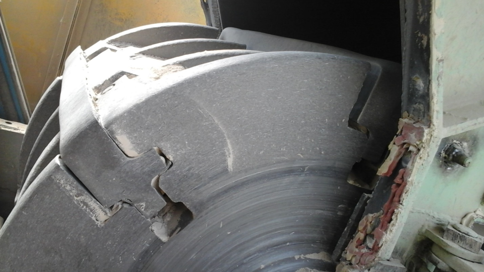 Unicast reinforced crusher blow bar